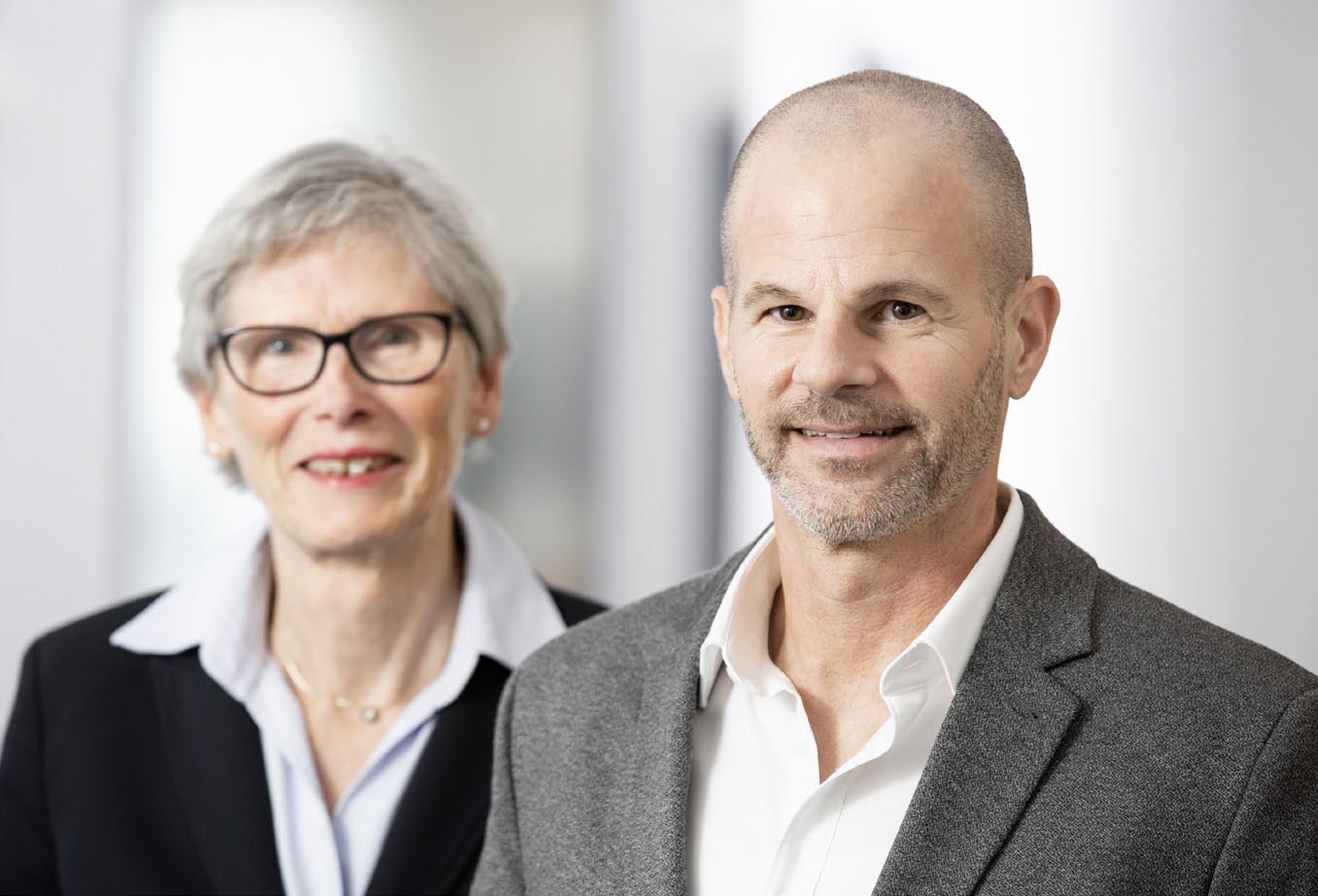 Jutta Fritsch links und Thomas Winkler rechts nebeneinander stehend